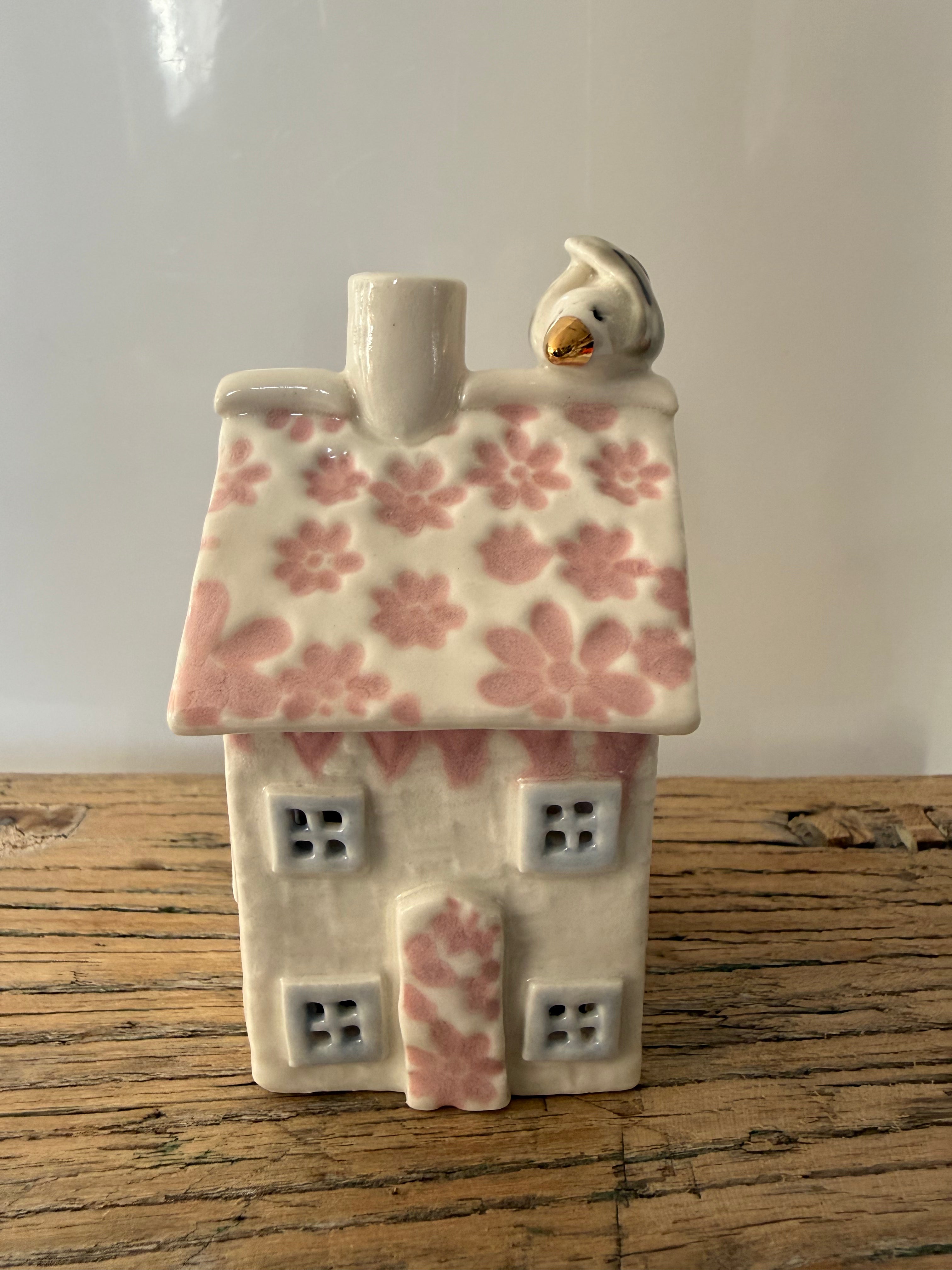 Small porcelain tea-light house, daisies 1, pink with gold detail
